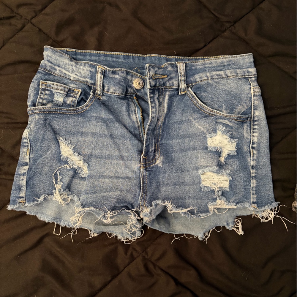 SHEIN Low Rise Distressed Jean Shorts - Picture 2 of 6